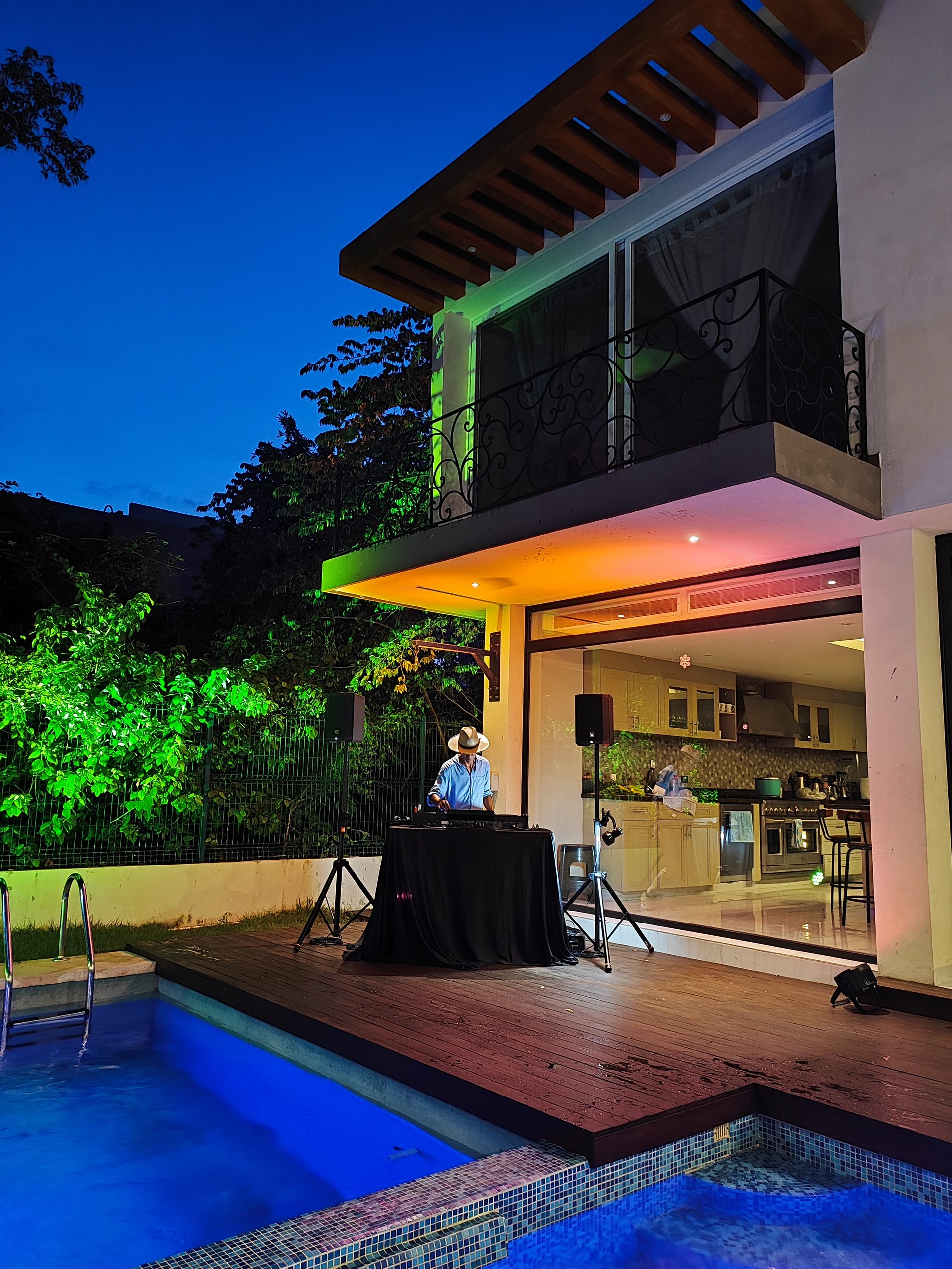 DJ, audio e iluminación — Evento privado